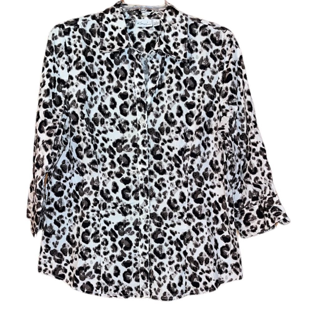 𝅺KIM Rogers white and black leopard blouse